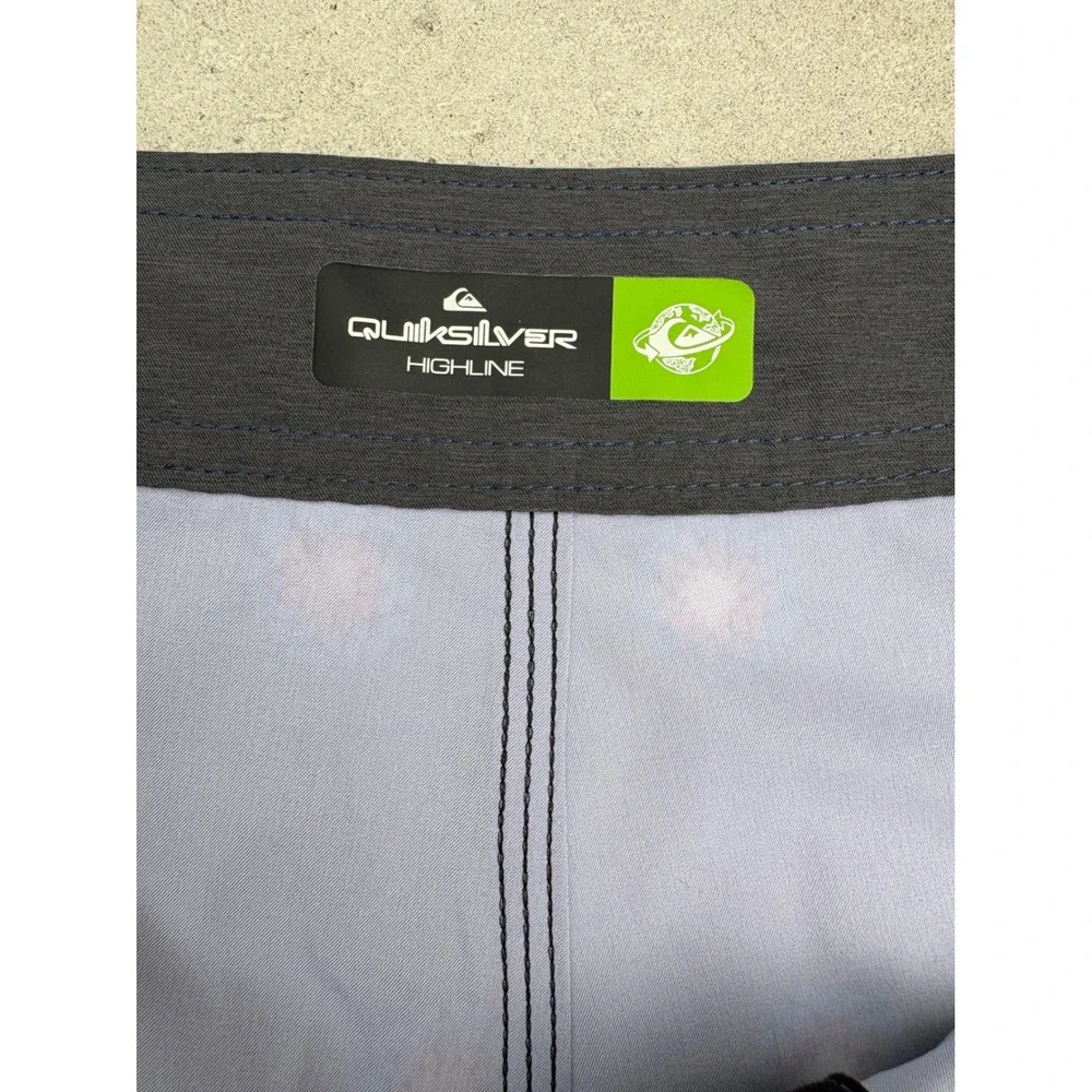 Quiksilver Highline Board Shorts Mens 34 Blue Floral Medallion Surf Trunks 8.5